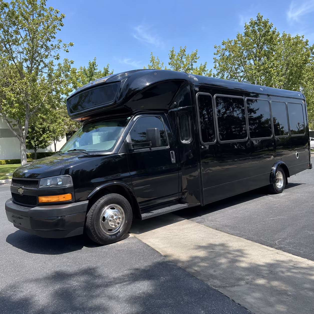 corporate and conference buses serving fullerton